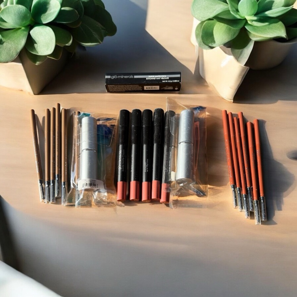 GLO MINERALS COSMETIC LOT – LIP CRAYONS, BROW PENCILS, BRUSHES & MORE (LOT #40)
